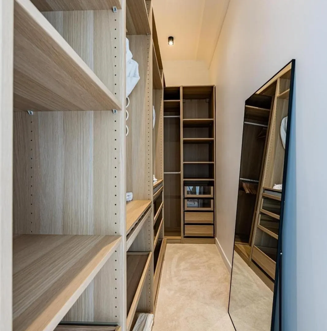 Luxurious 4 Bedroom Apartment, La Muette Párizs 0*,