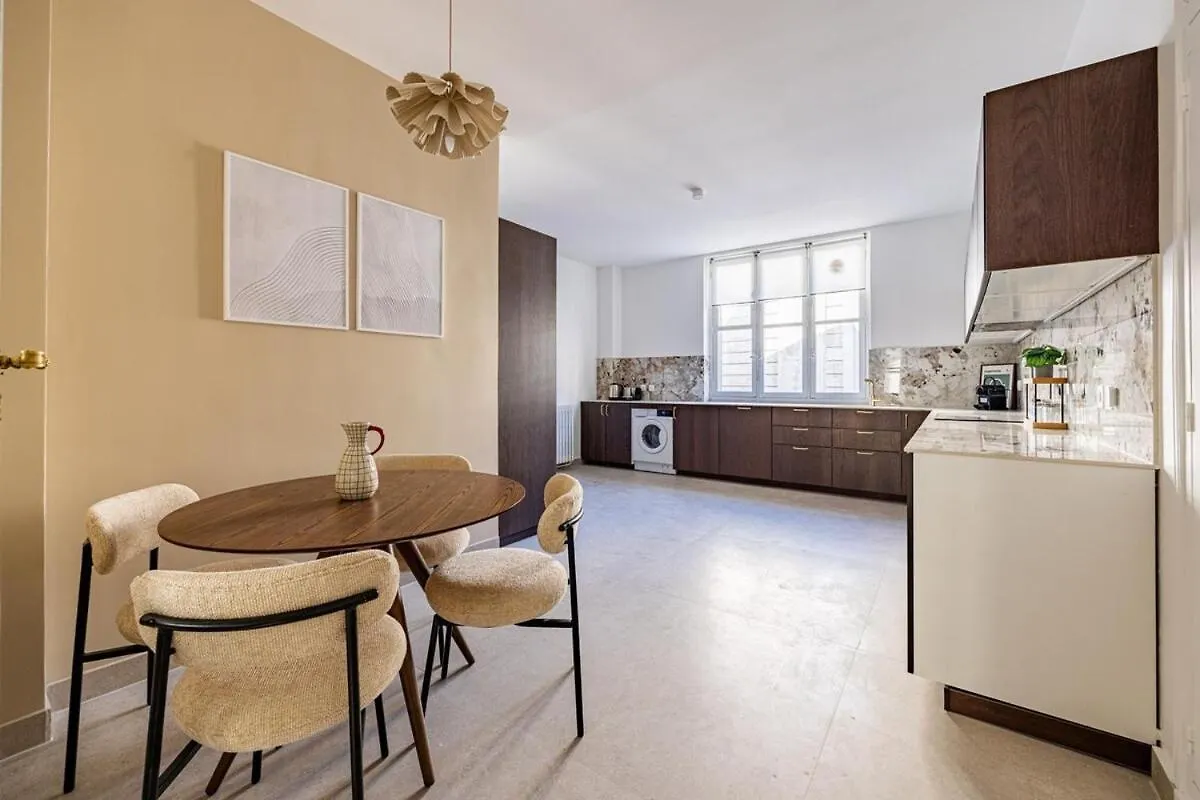Apartment Luxurious 4 Bedroom Apartment, La Muette Paris France