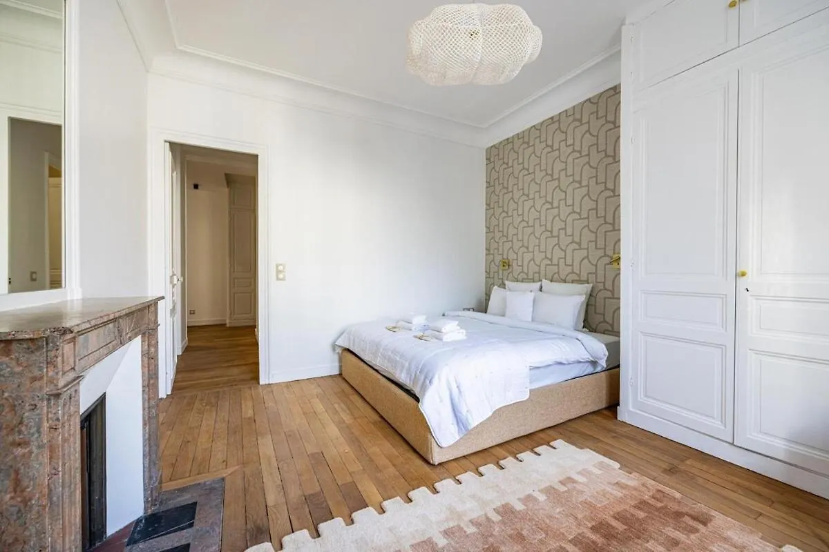 דירה פריז Luxurious 4 Bedroom Apartment, La Muette צרפת