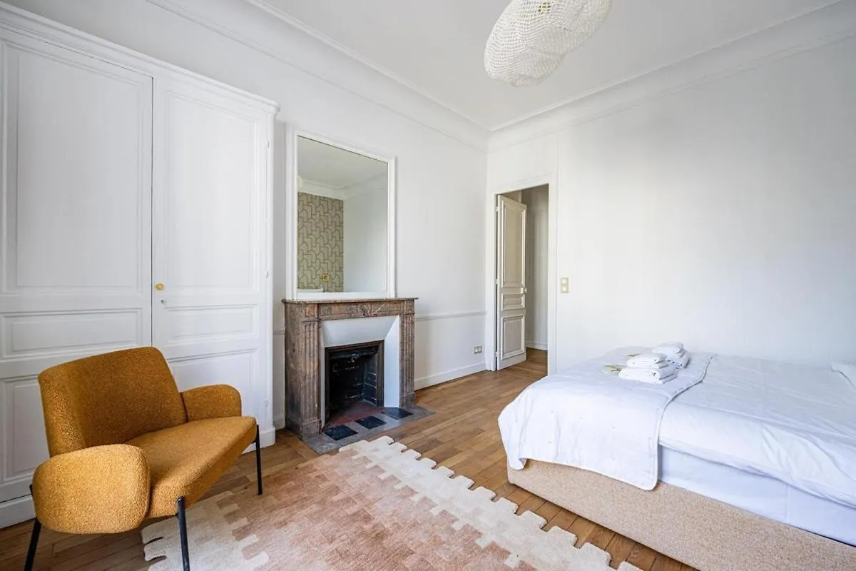 פריז Luxurious 4 Bedroom Apartment, La Muette דירה