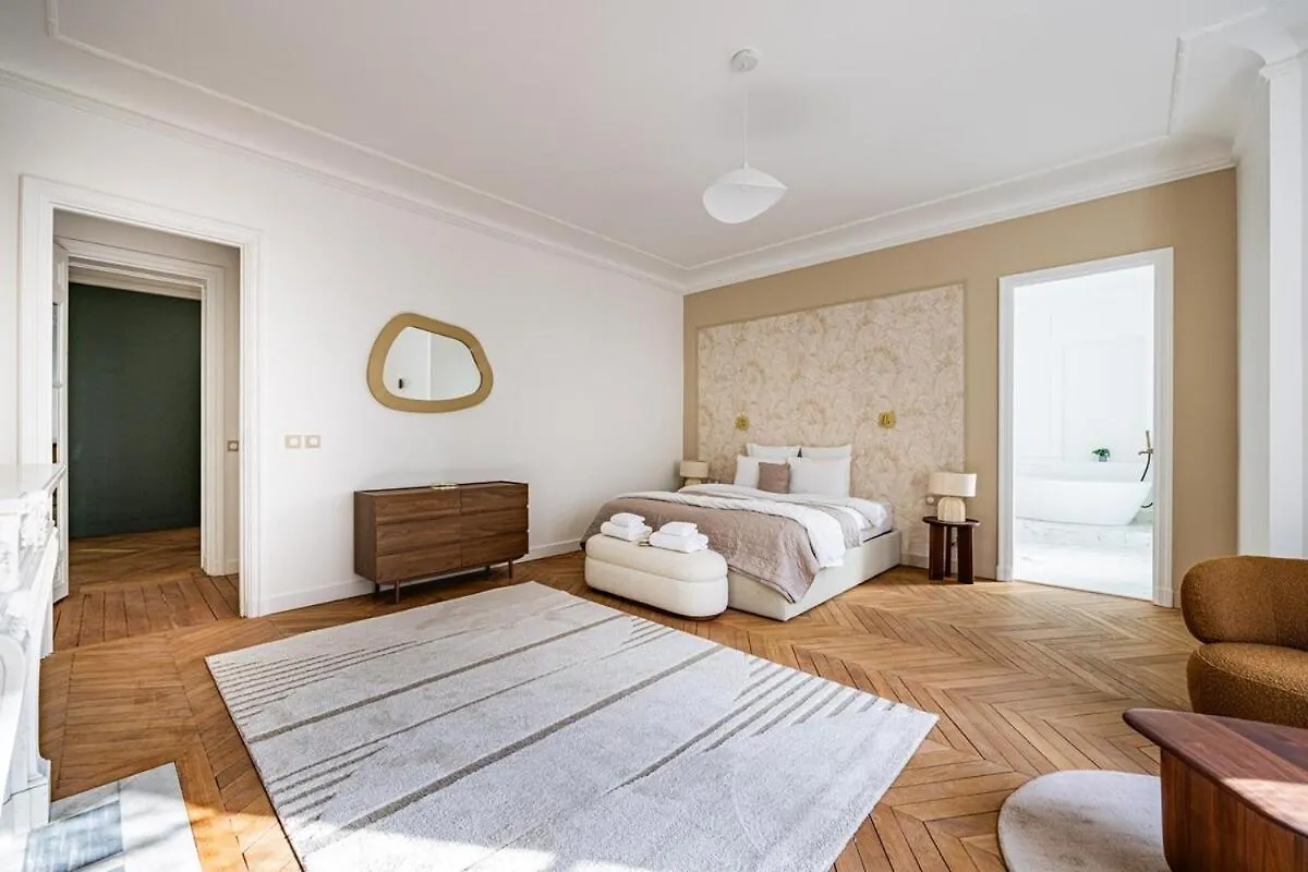 Luxurious 4 Bedroom Apartment, La Muette Paris France