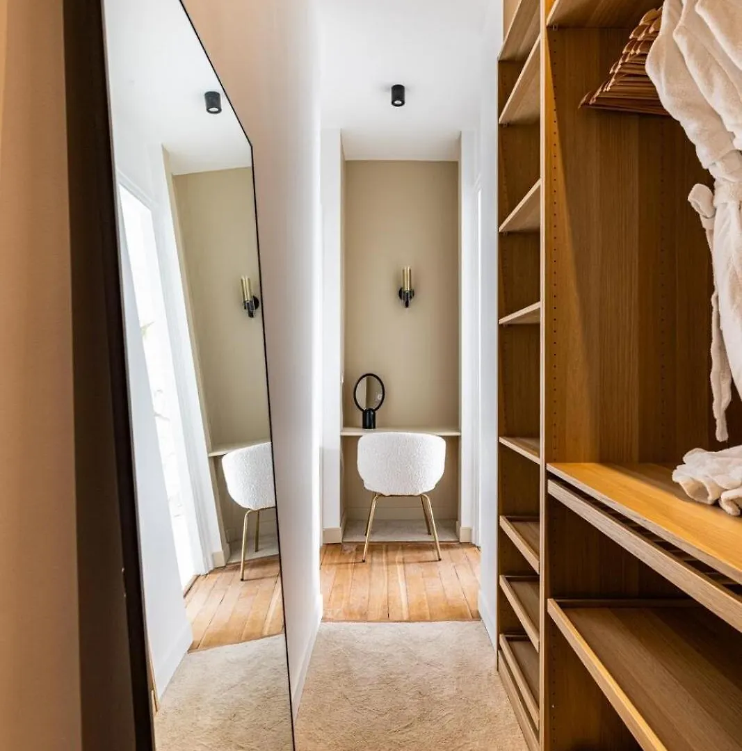 Apartment Luxurious 4 Bedroom Apartment, La Muette Paris