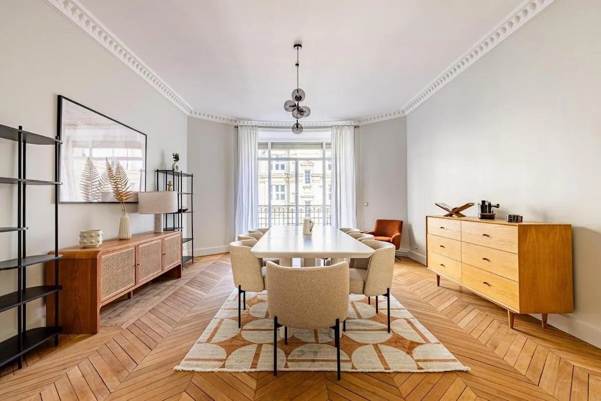 Luxurious 4 Bedroom Apartment, La Muette Paris 0*,